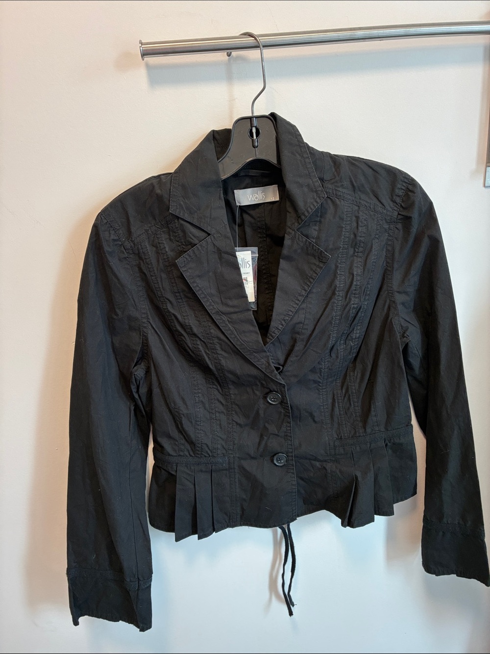 NWT Wallis Black Cropped Pleat-Hem Blazer SIZE 12